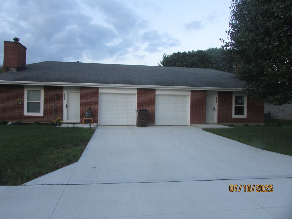 1854 N Lakeman Dr in Bellbrook, OH - Building Photo