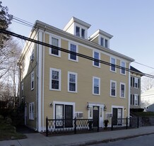 47 Pleasant St in Plymouth, MA - Building Photo