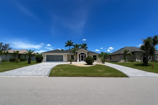 17146 Marydale Rd in Port Charlotte, FL - Building Photo