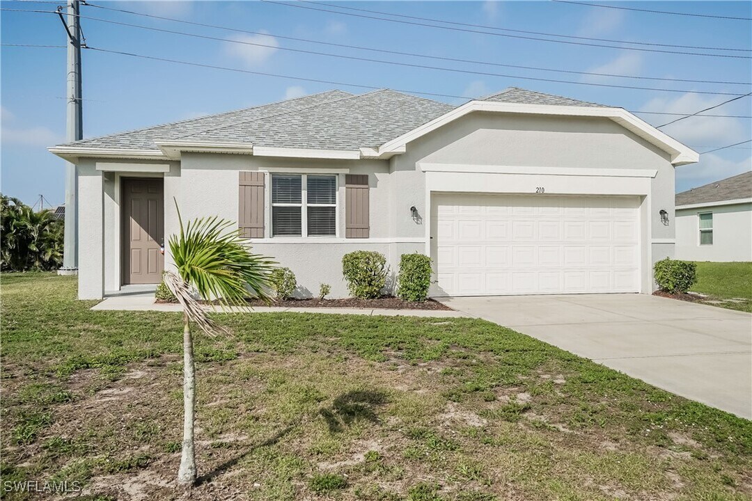 210 NW 24th Ave in Cape Coral, FL - Building Photo