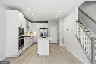 7488 Backett Wood Ter in Tysons, VA - Building Photo - Building Photo