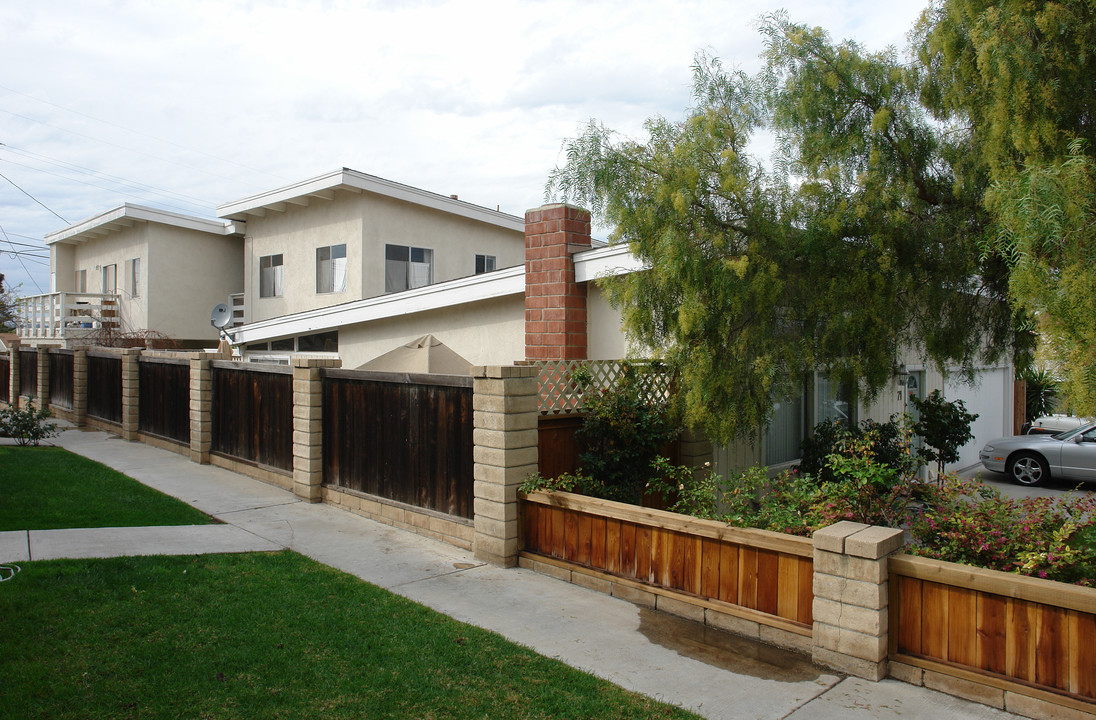 71 Fir St in Camarillo, CA - Building Photo