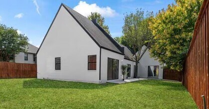 17250 Stedman Dr in Dallas, TX - Building Photo - Building Photo
