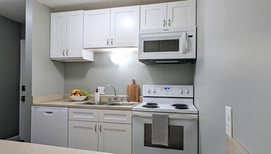 1102 Salem Ave in Dayton, OH - Building Photo - Building Photo