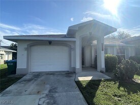1027 SE 11th St in Cape Coral, FL - Building Photo
