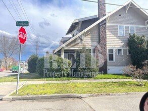 1431 Burwell St in Bremerton, WA - Building Photo - Building Photo