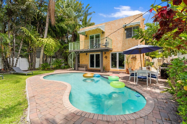property at 614 SE 5th Ct