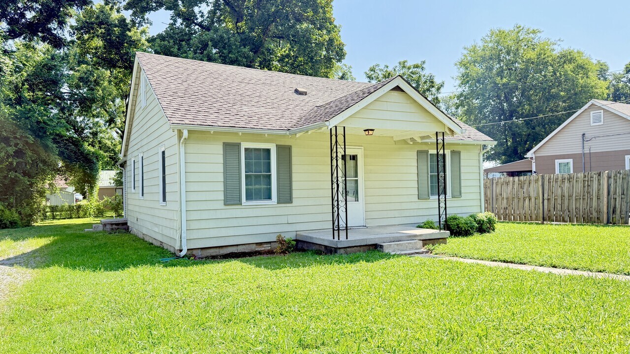421 Battle Ave in Murfreesboro, TN - Building Photo