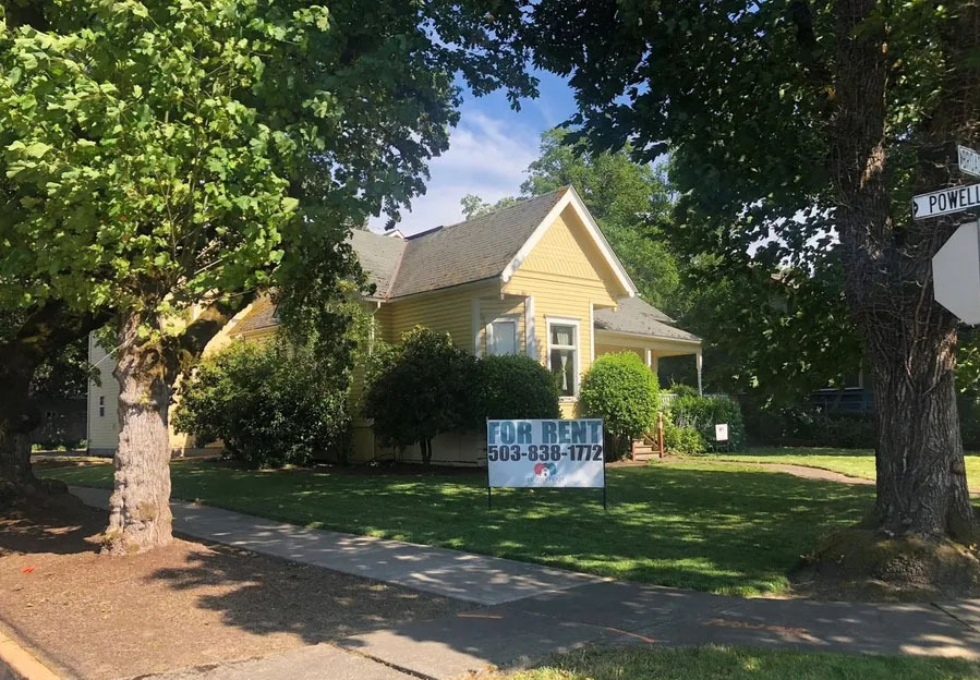 285 Broad St N in Monmouth, OR - Building Photo