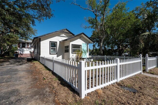 2128 13th St S in St. Petersburg, FL - Building Photo - Building Photo