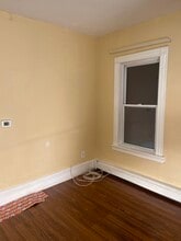 76 Malden St, Unit First floor apartment 1 in Everett, MA - Building Photo - Building Photo