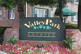 957 Fenwood Dr in Valley Stream, NY - Building Photo