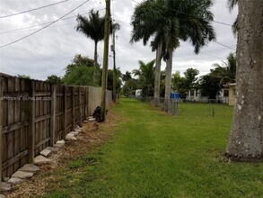 949 NW 10th St in Homestead, FL - Building Photo - Building Photo