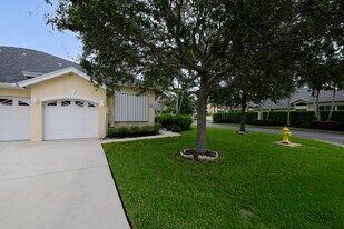 4139 NE Moon River Cir in Jensen Beach, FL - Building Photo