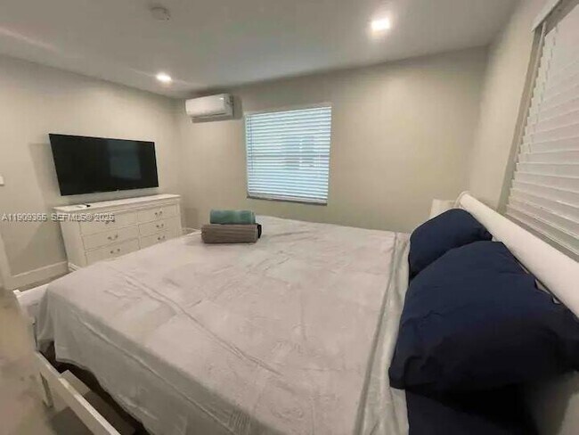 property at 1929 Dewey St