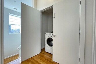 8 Barton Sq, Unit 2 in Salem, MA - Building Photo - Building Photo