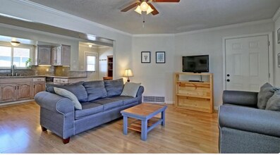 157 Newbury Ln in Thousand Oaks, CA - Building Photo - Building Photo