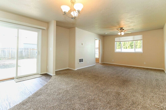 4015 Wagner St in Eugene, OR - Building Photo - Building Photo