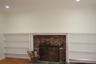 31 Pond View Dr in Wading River, NY - Building Photo - Building Photo