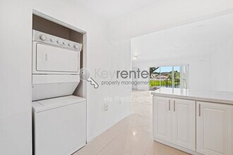 15685 SW 82nd Cir Ln in Miami, FL - Building Photo - Building Photo