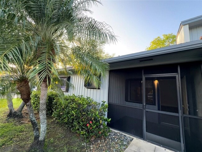 1533 Gabriel St in Hollywood, FL - Building Photo - Building Photo