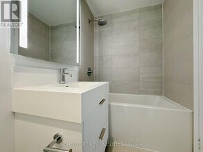 308 Jarvis St in Toronto, ON - Building Photo - Building Photo