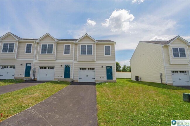 744 Blue Heron Dr in Allentown, PA - Building Photo - Building Photo