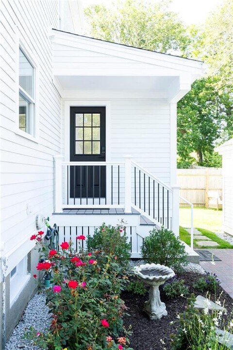 69 Carroll Ave in Newport, RI - Building Photo