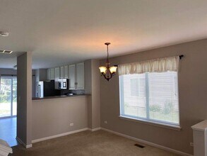 86 Amberly Dr in Round Lake, IL - Building Photo - Building Photo