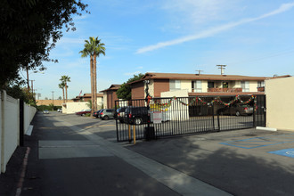 Vista Del Sol Apartments in Garden Grove, CA - Building Photo - Building Photo