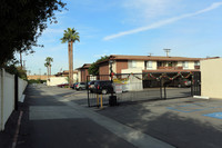 Vista Del Sol Apartments in Garden Grove, CA - Foto de edificio - Building Photo