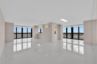 2333 Brickell Ave, Unit 1701 in Miami, FL - Building Photo