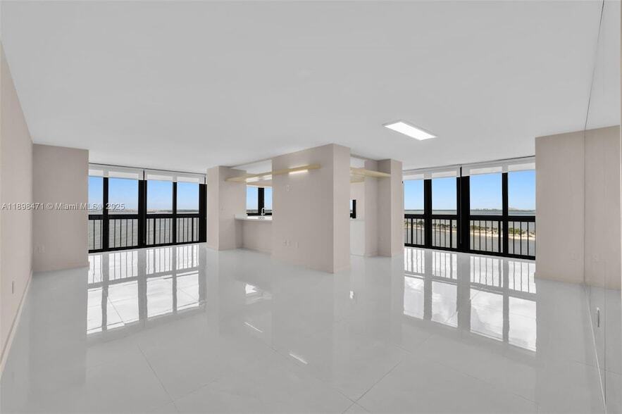2333 Brickell Ave, Unit 1701 in Miami, FL - Building Photo