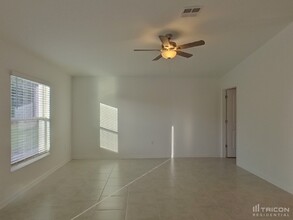 34028 Sky Blossom Cir in Leesburg, FL - Building Photo - Building Photo
