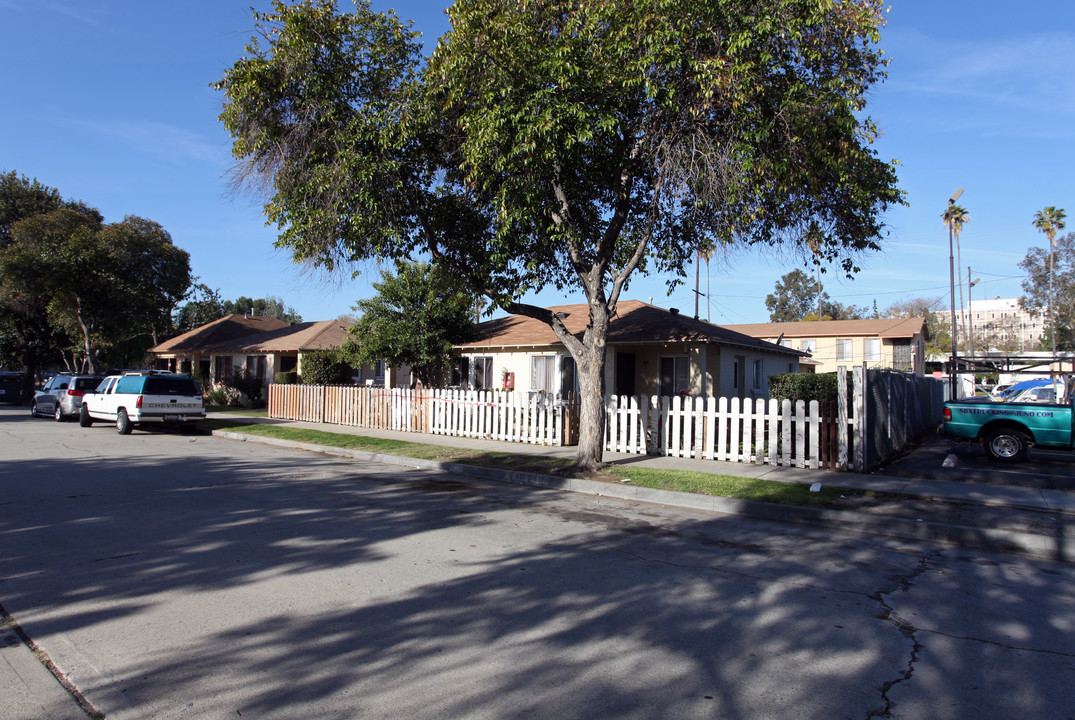 631-639 Locust St in Pomona, CA - Building Photo