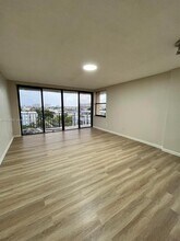 1470 NE 123rd St in North Miami, FL - Foto de edificio - Building Photo