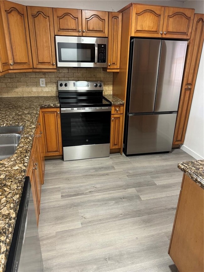 2820 Riverside Dr in Coral Springs, FL - Building Photo - Building Photo