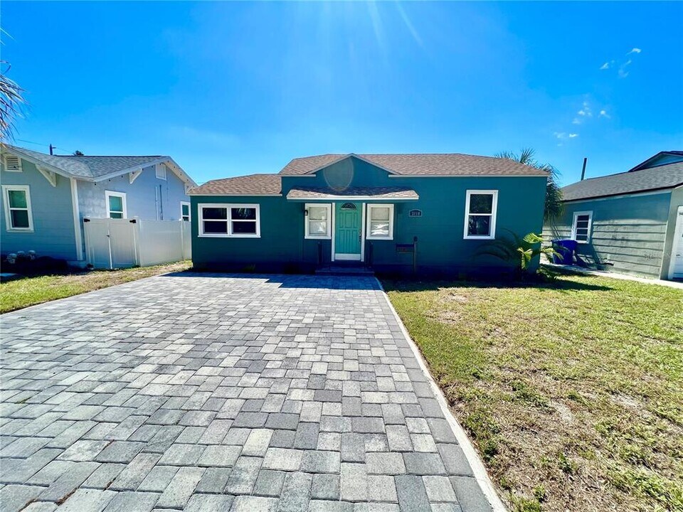 3110 10th Ave N in St. Petersburg, FL - Building Photo