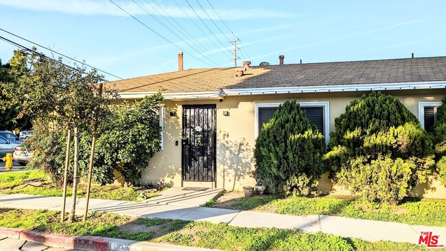 property at 11246 Culver Blvd