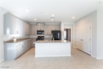 747 N Water St in Henderson, NV - Building Photo - Building Photo