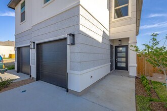 5902 US-59 in Laredo, TX - Foto de edificio - Building Photo