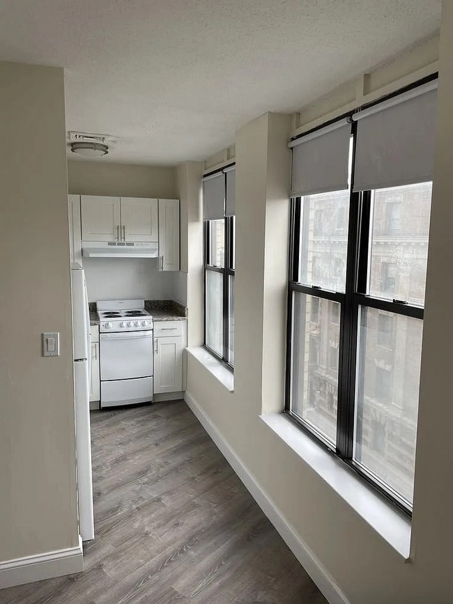 1126 Boylston St, Unit 305 in Boston, MA - Building Photo - Building Photo