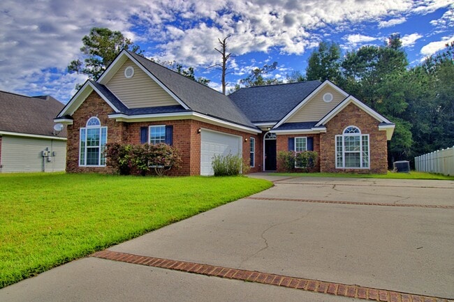 1105 Sara Ln in Hinesville, GA - Building Photo - Building Photo