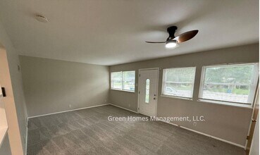 10431 Lilac Ave in St. Louis, MO - Building Photo - Building Photo