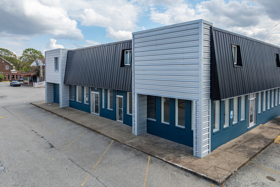 1100 Lincoln Hwy in North Versailles, PA - Building Photo