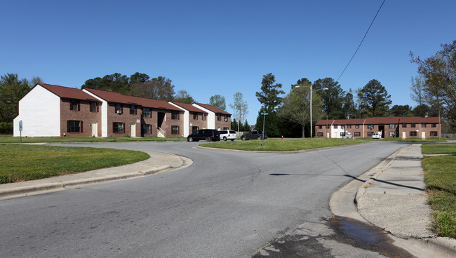 Redwood Apartments in Selma, NC - Foto de edificio - Building Photo