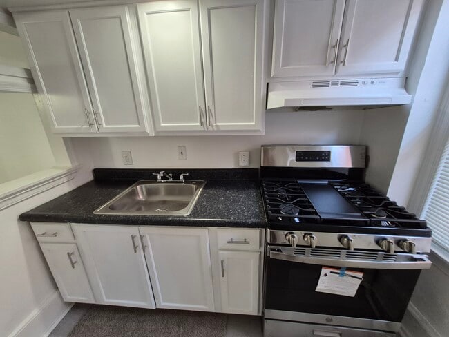20 S 61st St, Unit 1 in Philadelphia, PA - Building Photo - Building Photo