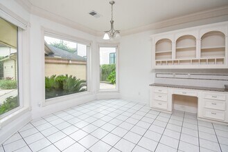 4813 Holly St in Bellaire, TX - Building Photo - Building Photo