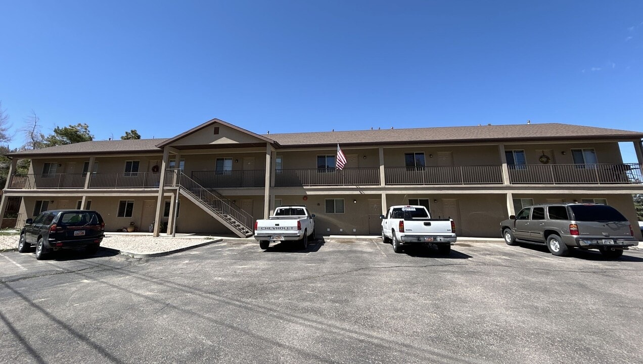 12 Plex Apartment in Cedar City, UT - Building Photo