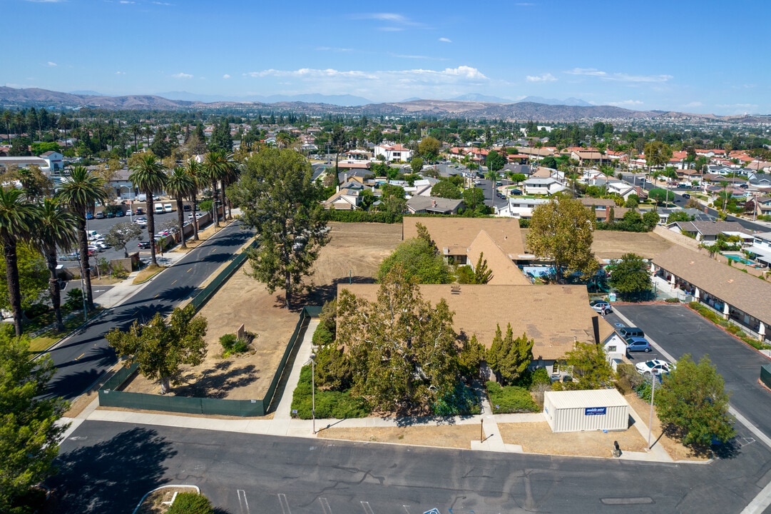 Santa Angelina Senior Apartment Homes in Placentia, CA - Foto de edificio